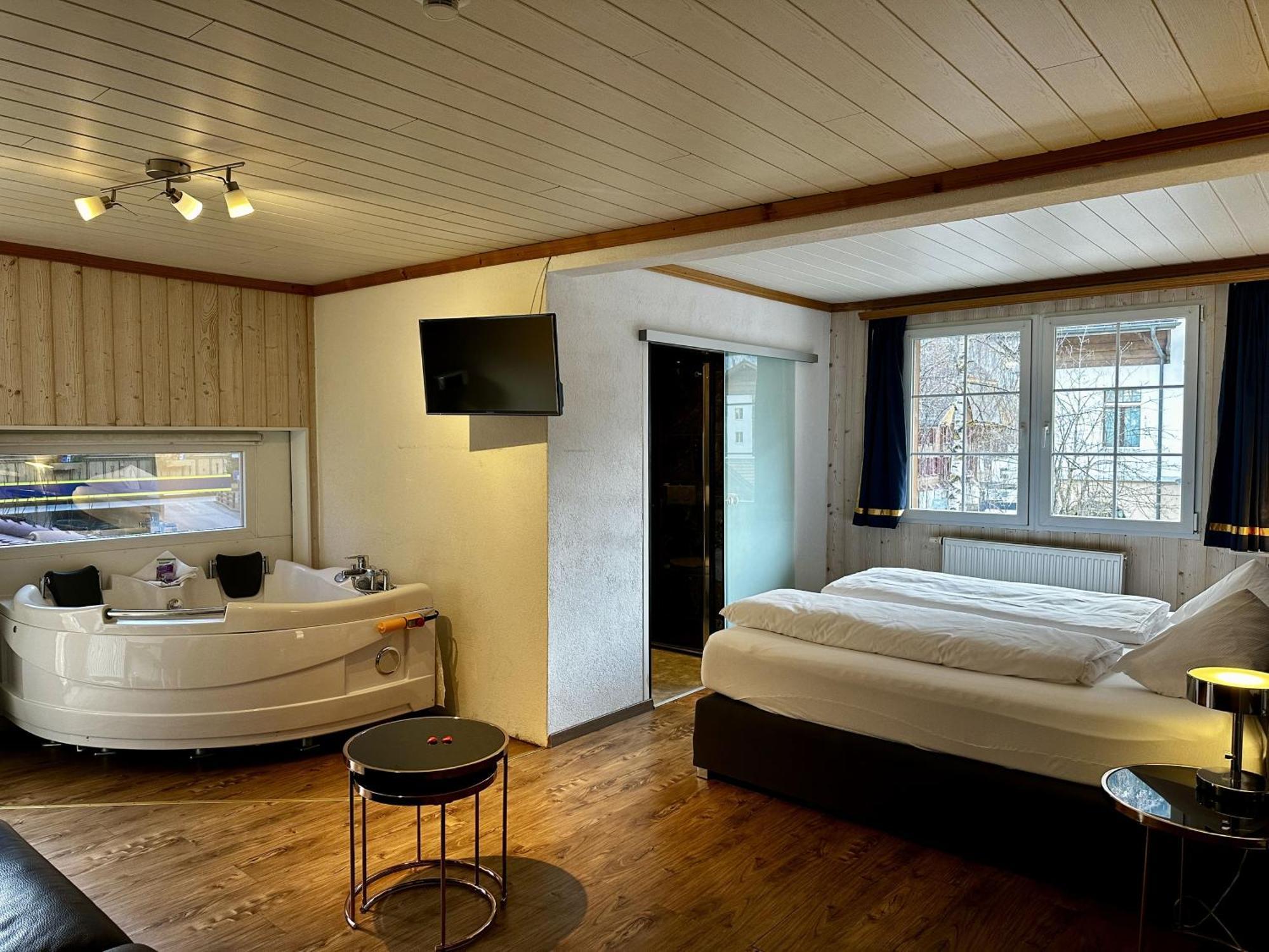 Chalet Hotel Adler Ag คันเดอร์ชเตค ภายนอก รูปภาพ