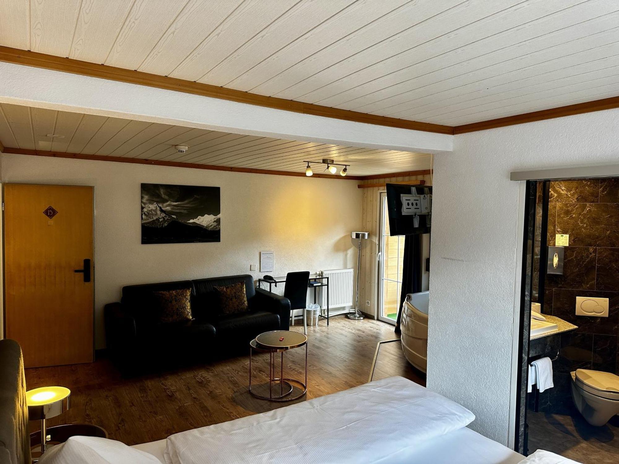 Chalet Hotel Adler Ag คันเดอร์ชเตค ภายนอก รูปภาพ